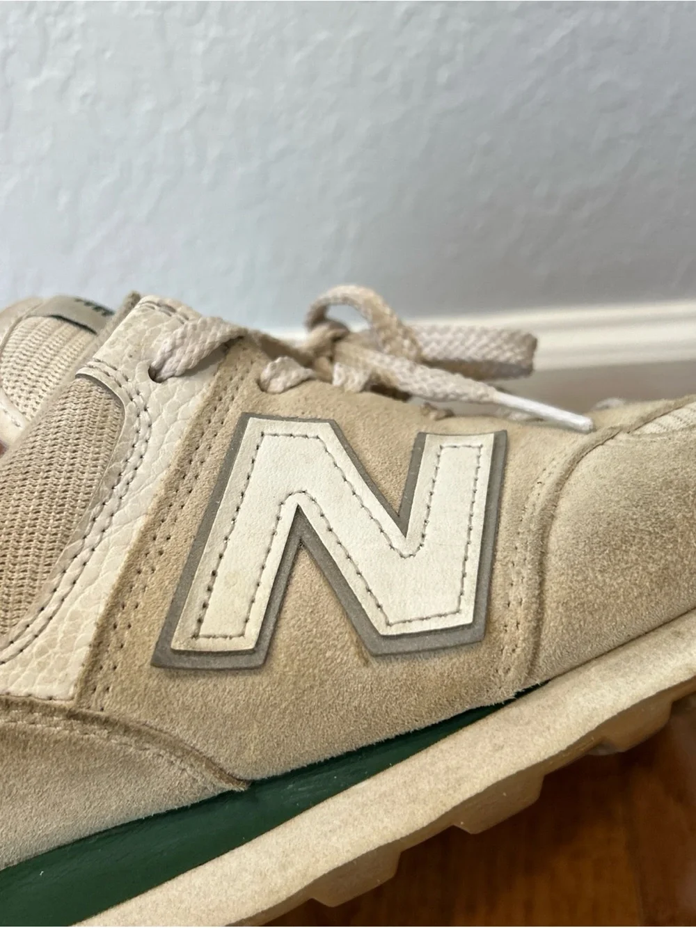 New Balance 574 Running Shoes Athletic Sneakers Men’s Size 9.5 Gray Green White